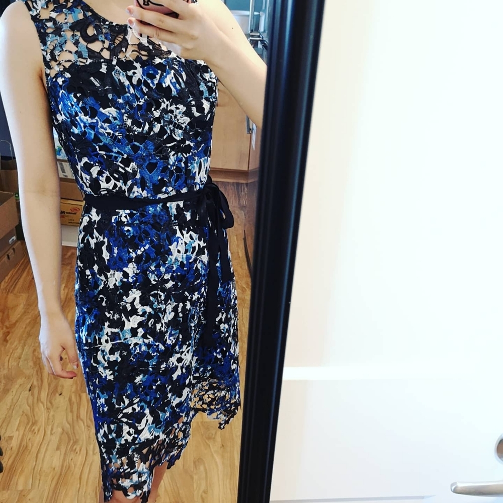 NWT T Tahari cocktail blue flower laser cut dress